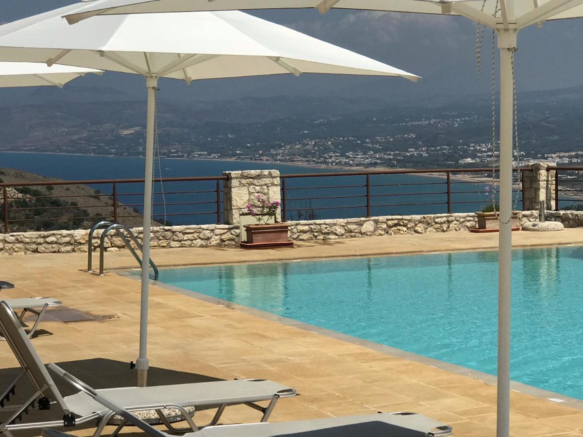 Arbutus - Relaxing Apartment With Fantastic Views Georgioupoli Bagian luar foto