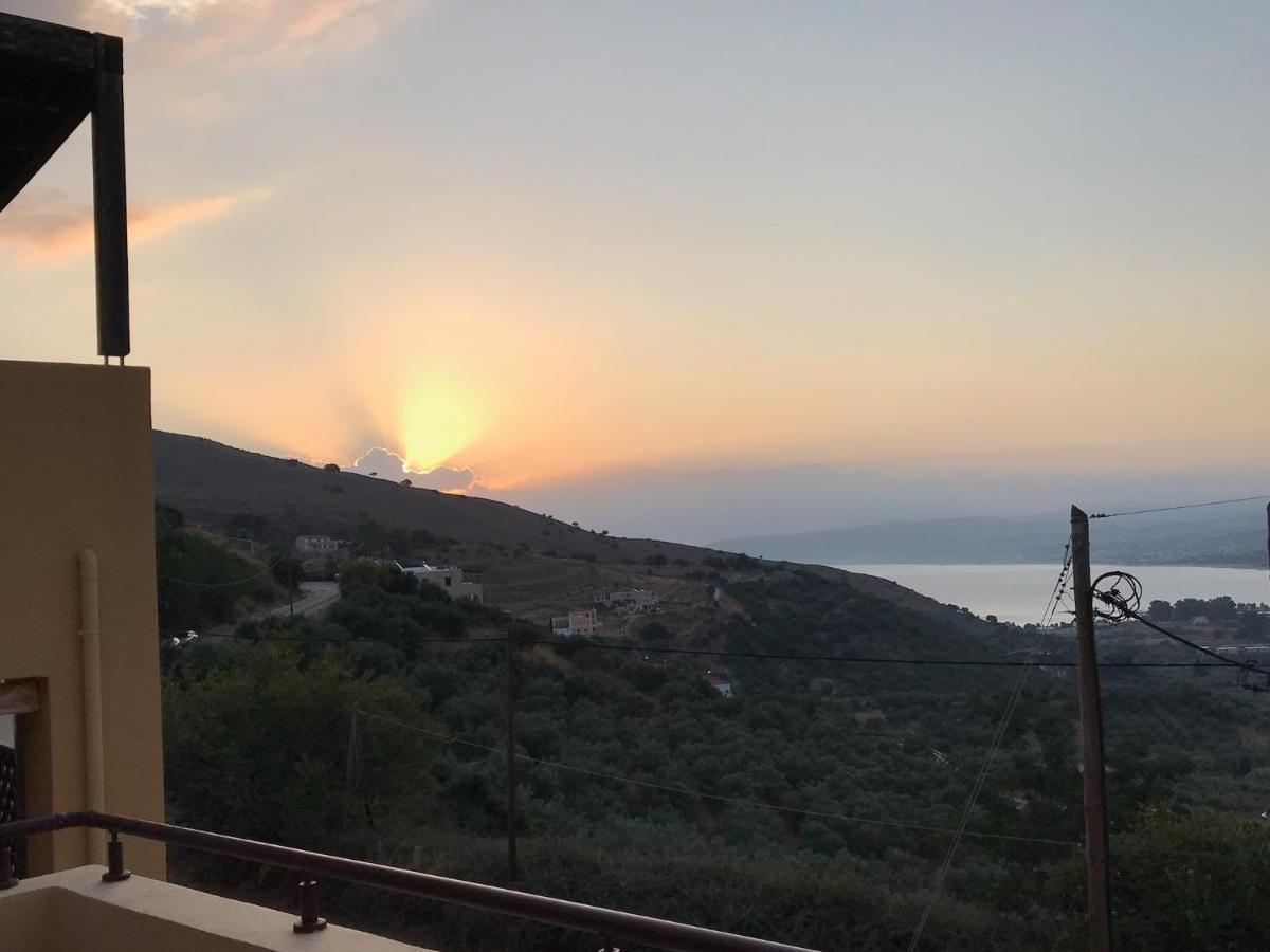 Arbutus - Relaxing Apartment With Fantastic Views Georgioupoli Bagian luar foto