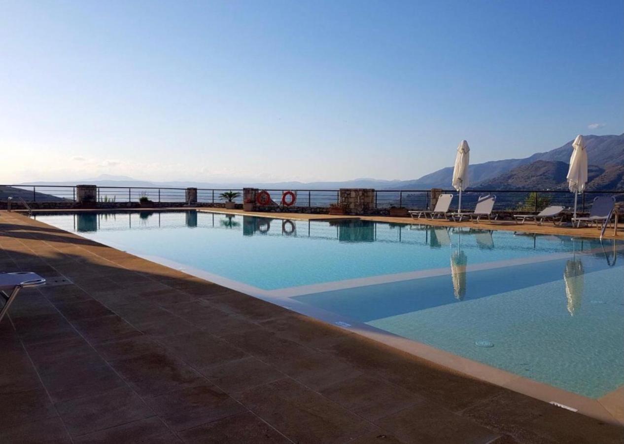 Arbutus - Relaxing Apartment With Fantastic Views Georgioupoli Bagian luar foto