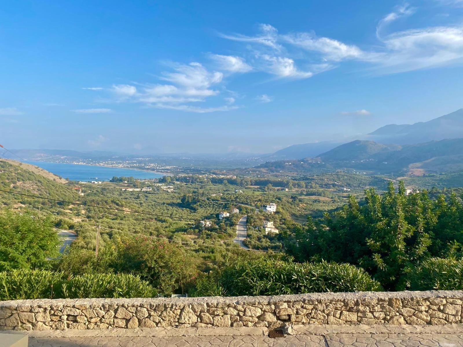 Arbutus - Relaxing Apartment With Fantastic Views Georgioupoli Bagian luar foto